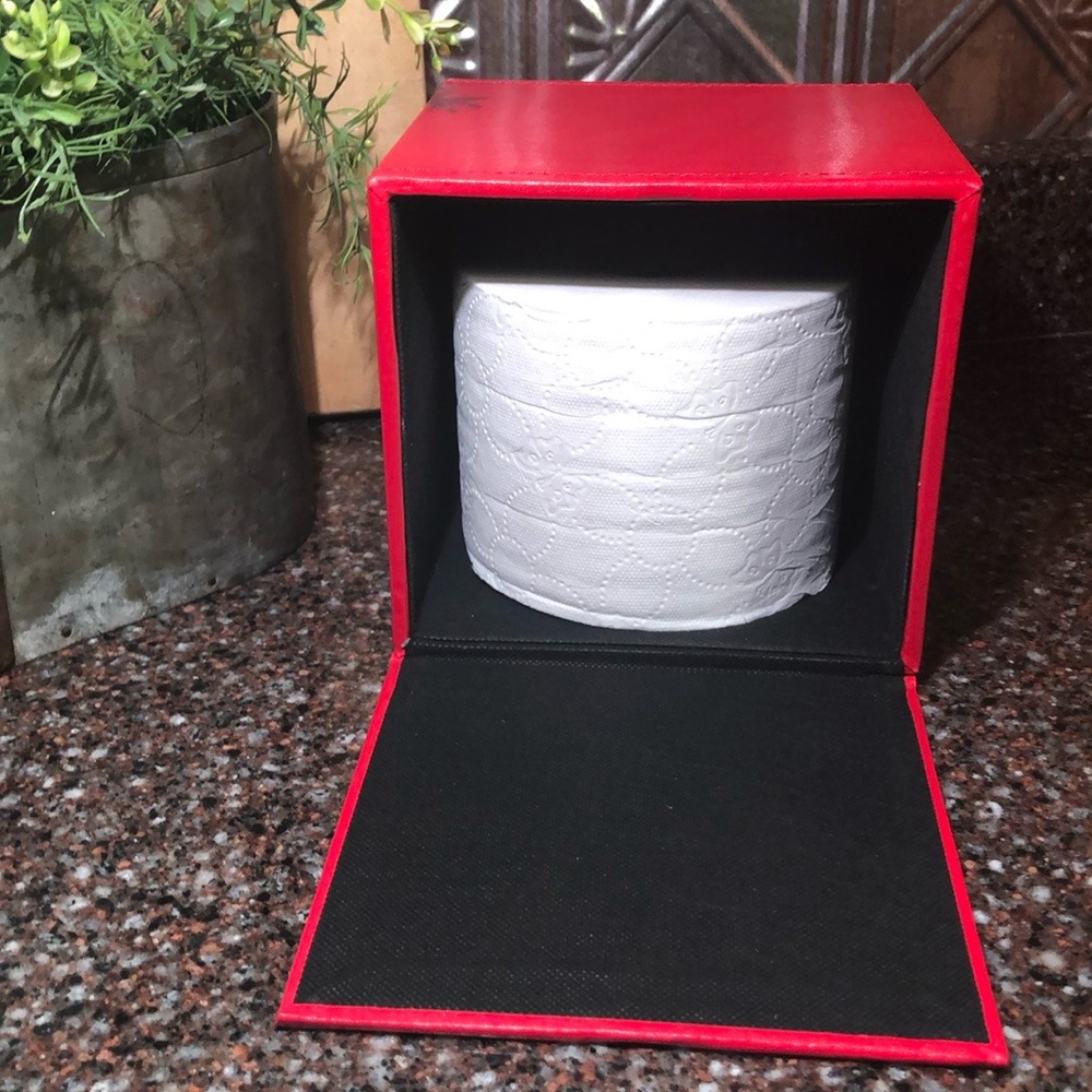 NWT Red Faux Leather Tissue box Multi Use Storage Box Magnetic Closure - Picture 4 of 15